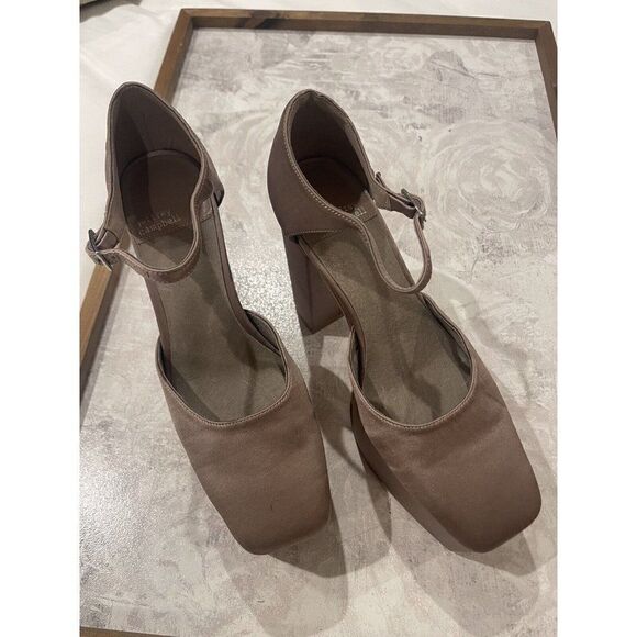 NEW FREE PEOPLE X JEFFREY CAMPBELL EDIE CLOSED PLATFORM PUMPS IN TAUPE - Picture 3 of 5